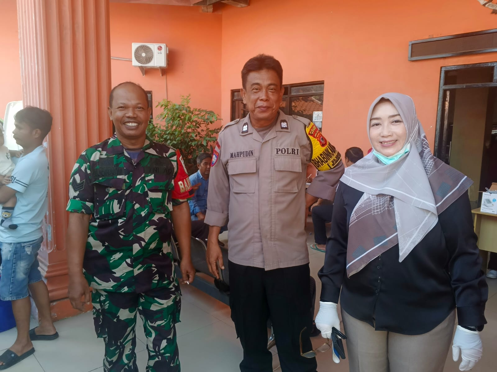 b7ff8b1c-f604-42e7-aee0-b2845274c017