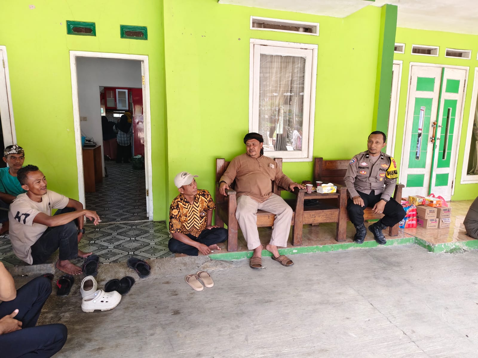 f3251043-aab0-4e43-9d8c-553a2606e9c2